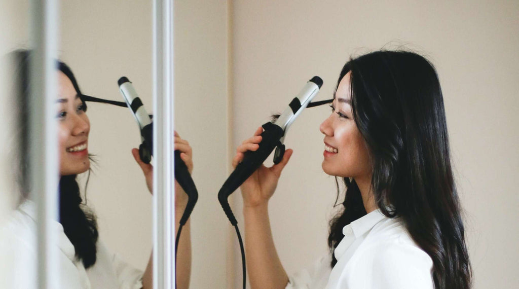 brunette hair curling mirror